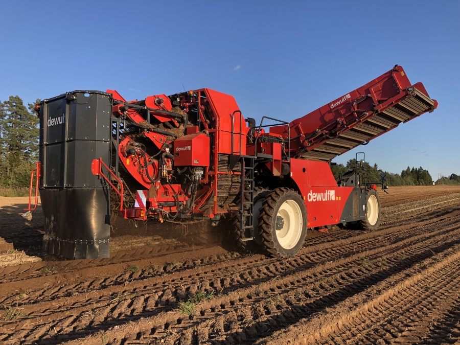 4702 Dewulf RQA3060 potato harvester selfpropelled