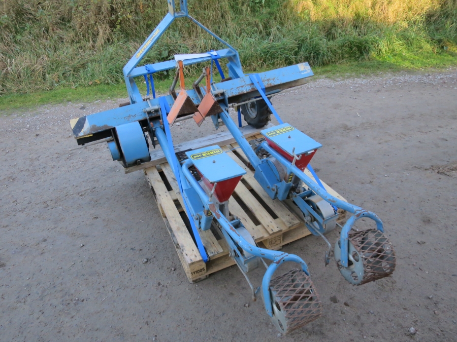 4722 Nibex 300 2 row seeder