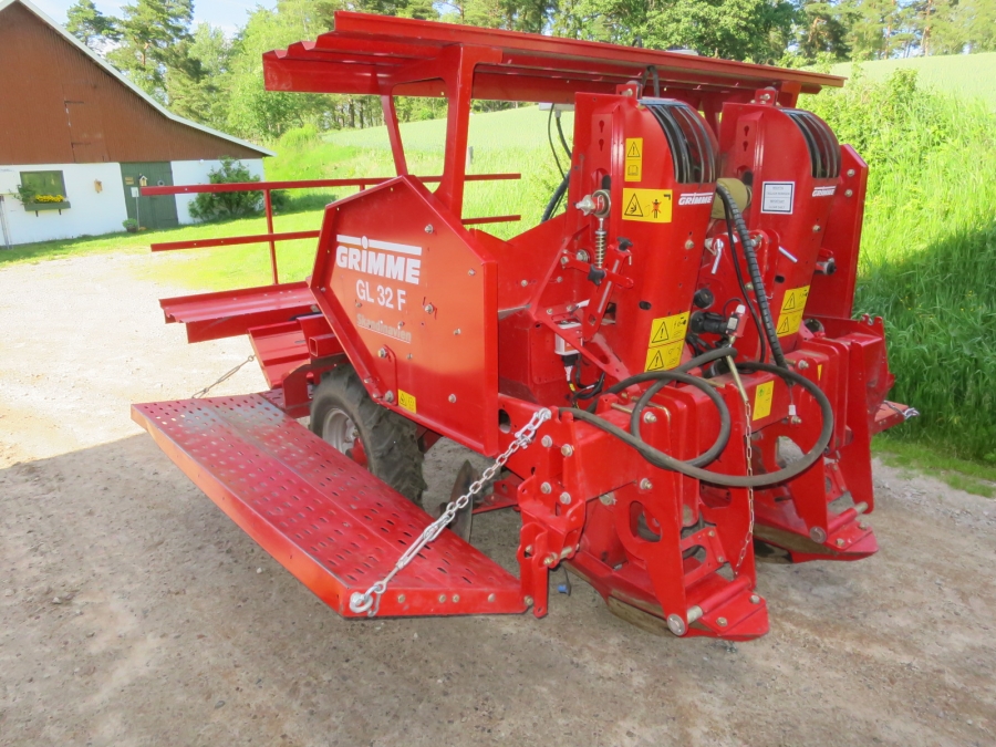 4736 Grimme GL32F potato planter