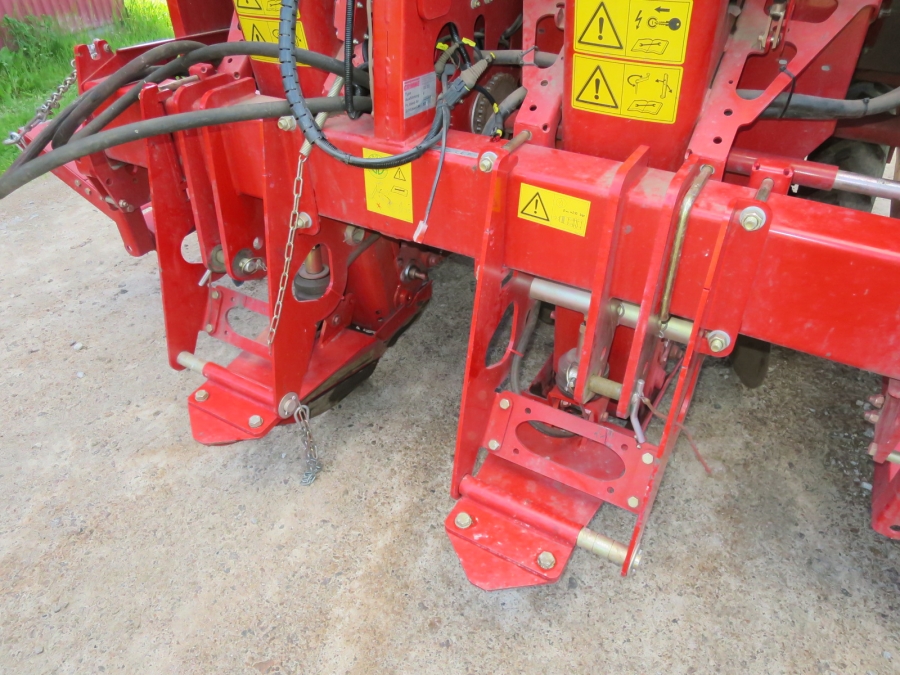 4736 Grimme GL32F potato planter