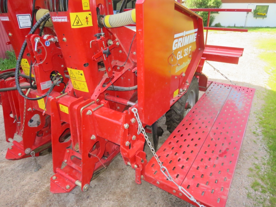 4736 Grimme GL32F potato planter