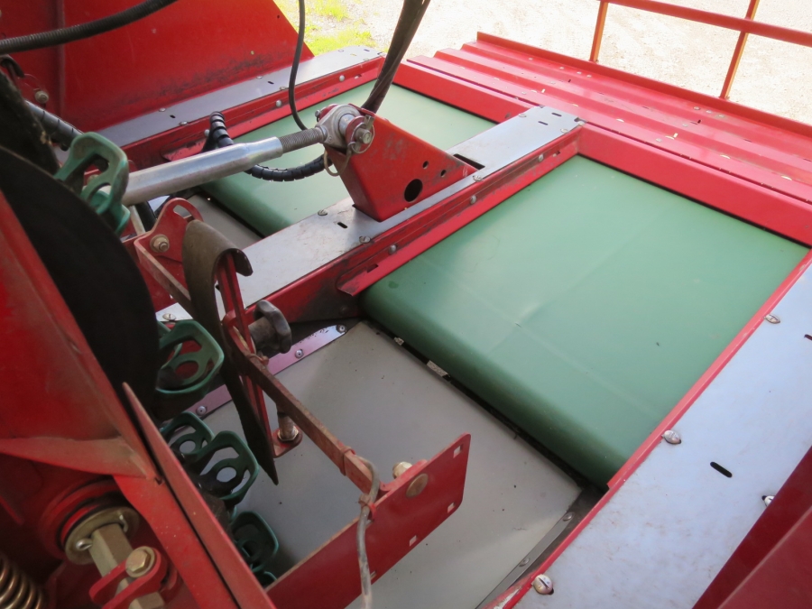 4736 Grimme GL32F potato planter