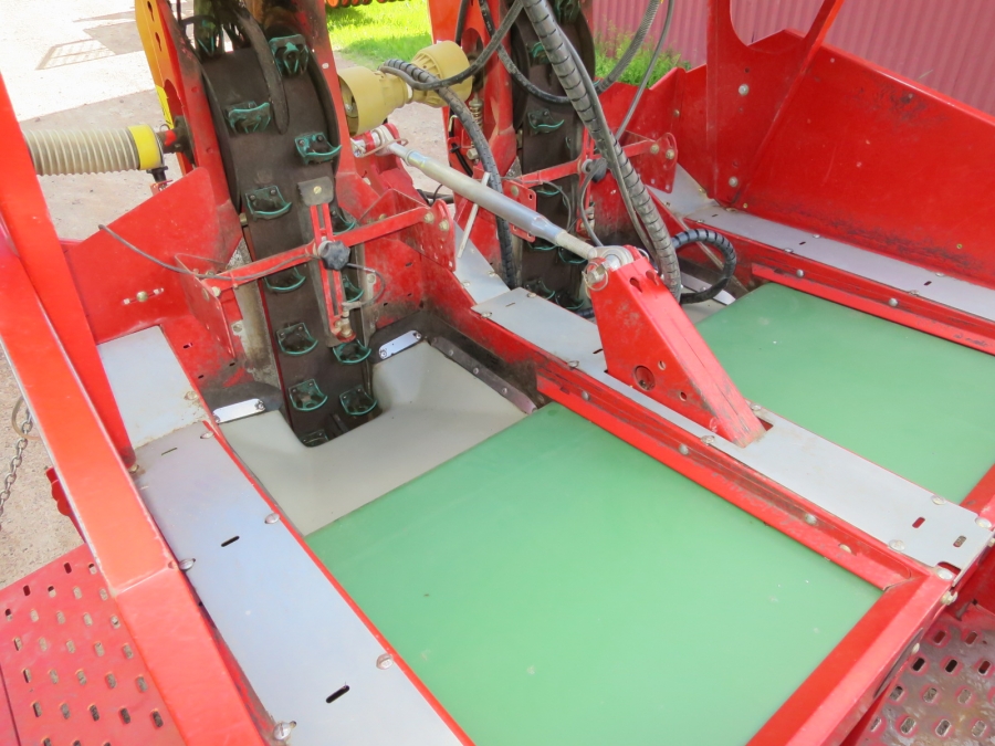 4736 Grimme GL32F potato planter