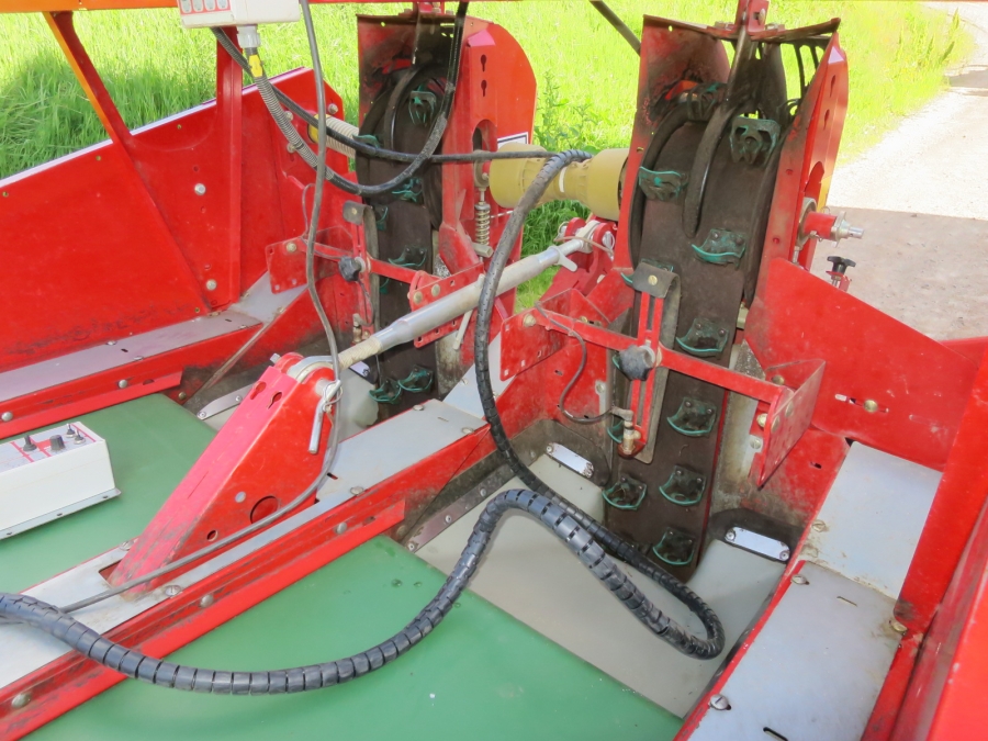 4736 Grimme GL32F potato planter