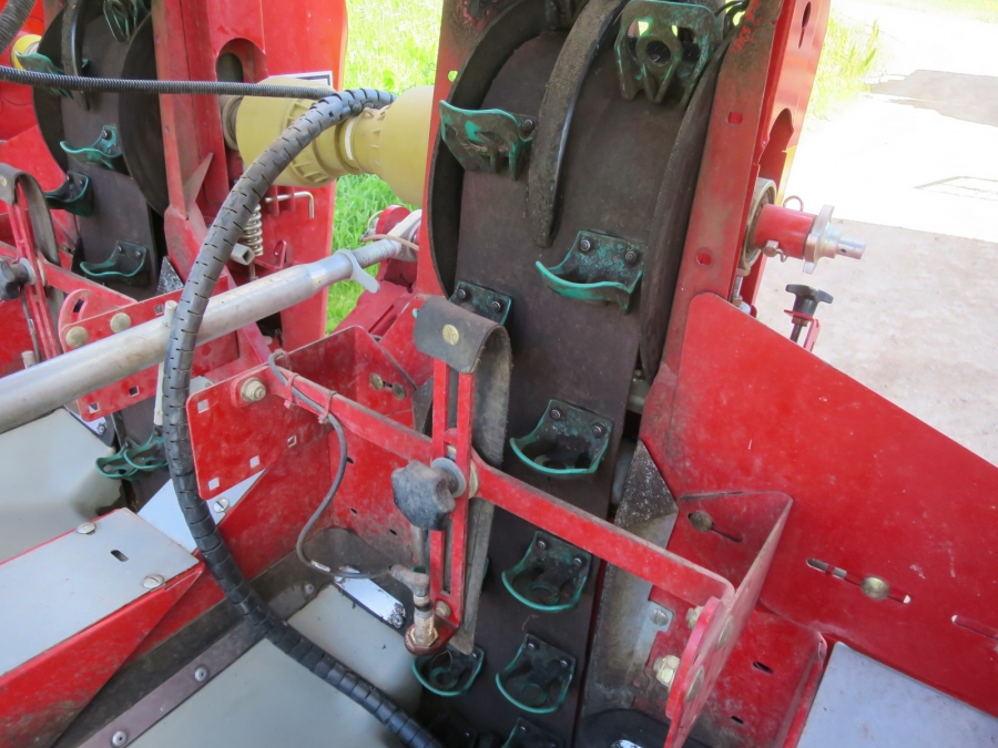 4736 Grimme GL32F potato planter