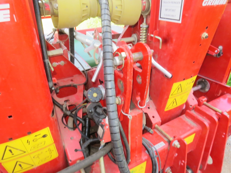 4736 Grimme GL32F potato planter