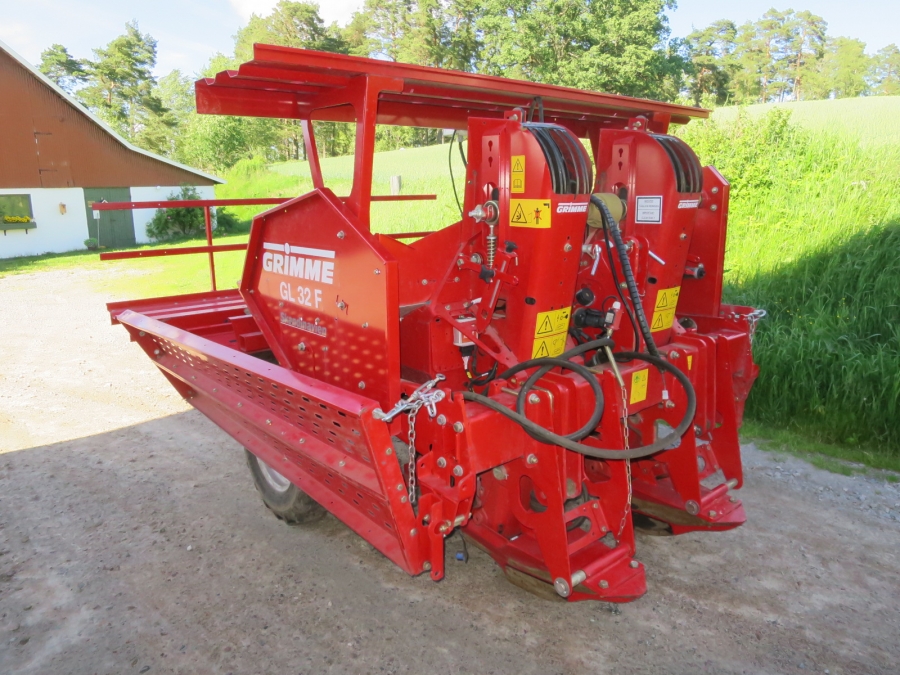 4736 Grimme GL32F potato planter