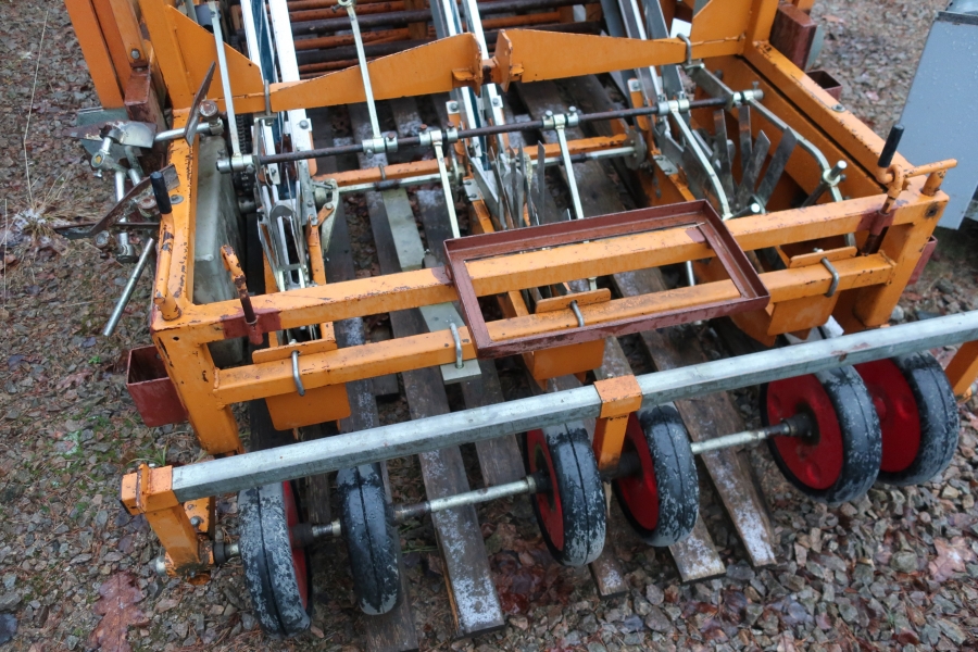 4744 Regero 3 row transplanter planting machine