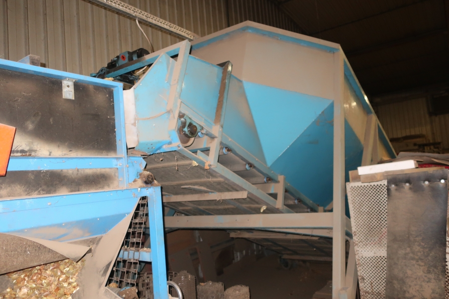 4756 EMVE grading line with receiving hopper