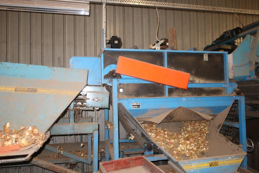 4756 EMVE grading line with receiving hopper