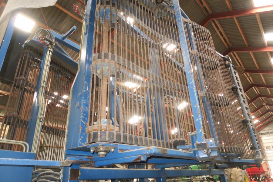 4762 Asa-Lift WR300 onion windrower
