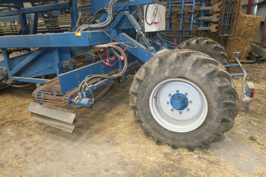 4762 Asa-Lift WR300 onion windrower