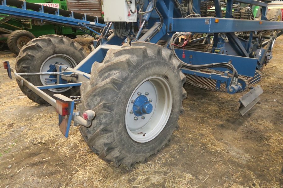 4762 Asa-Lift WR300 onion windrower