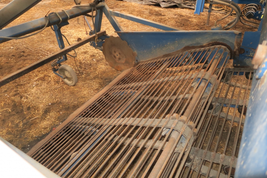 4762 Asa-Lift WR300 onion windrower
