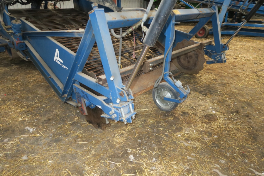 4762 Asa-Lift WR300 onion windrower