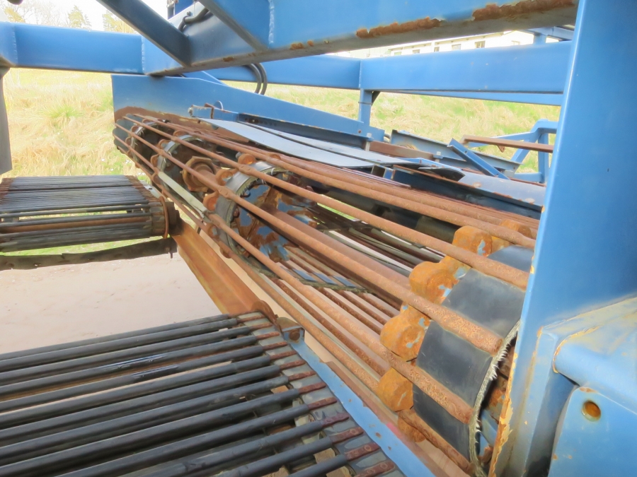 4767 Asa-Lift WR230 onion windrower trailed