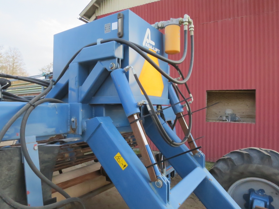 4767 Asa-Lift WR230 onion windrower trailed
