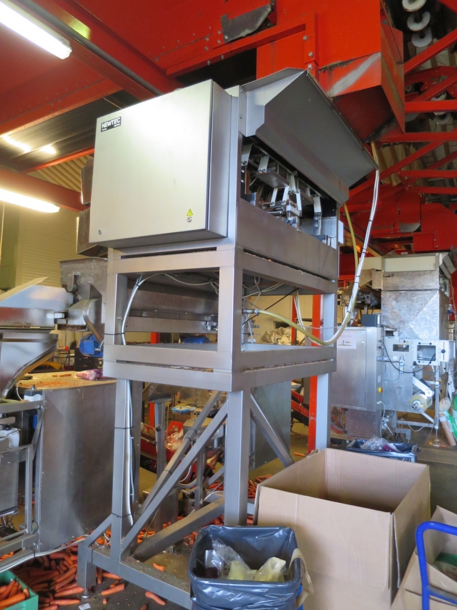 4768 Newtec 3009 weigher with bagging line for carrots