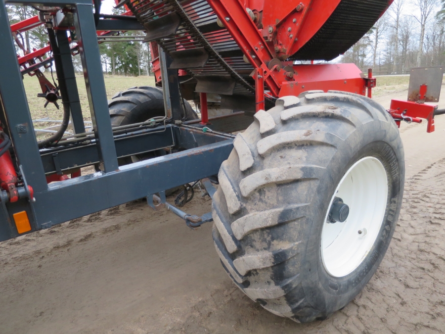 4774 Dewulf GBC carrot harvester 1 row with 3 ton bunker