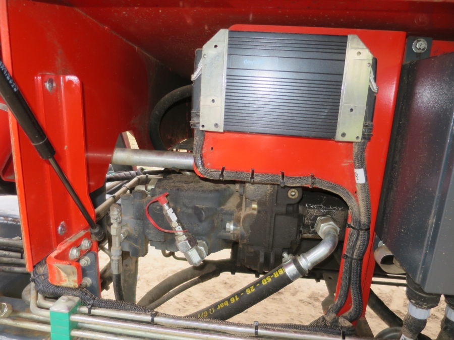 4774 Dewulf GBC carrot harvester 1 row with 3 ton bunker