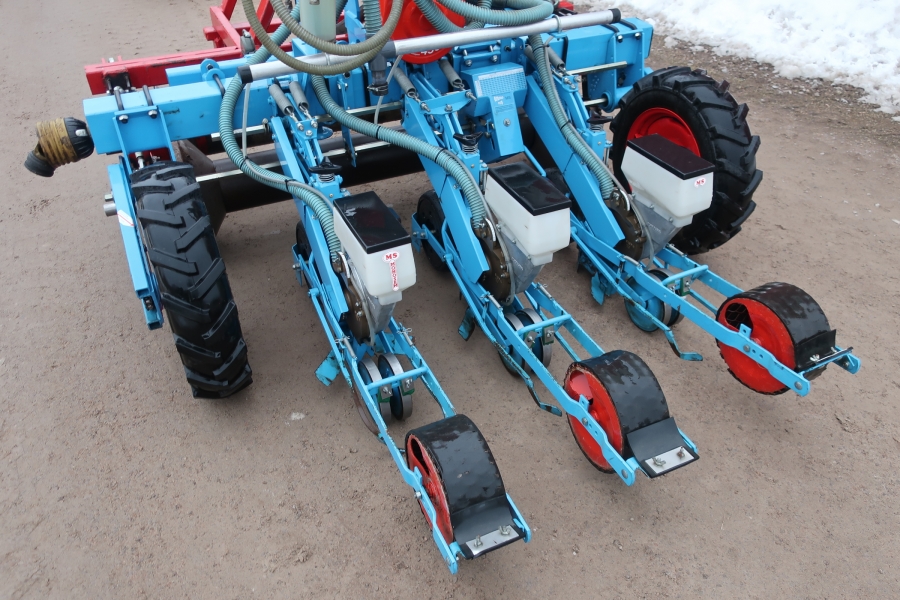 4781 Monosem MS precision seeder for vegetables