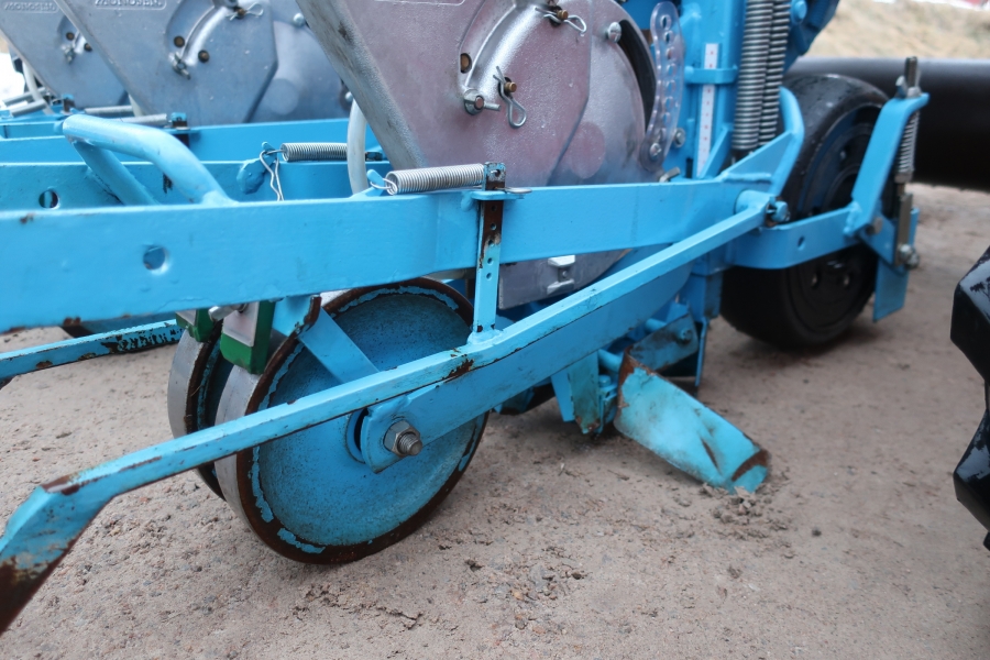 4781 Monosem MS precision seeder for vegetables