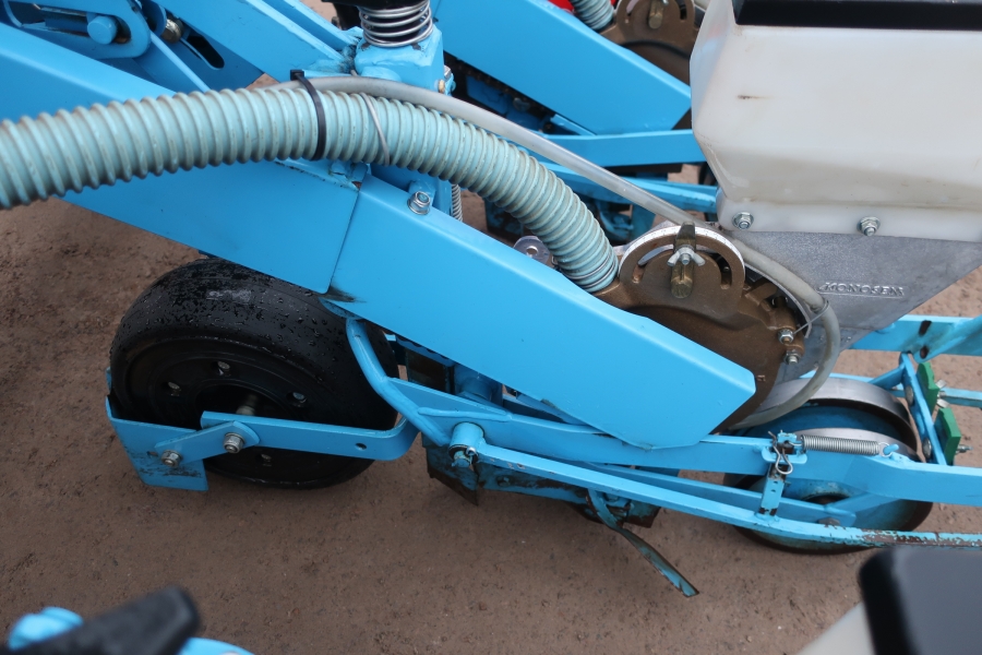 4781 Monosem MS precision seeder for vegetables
