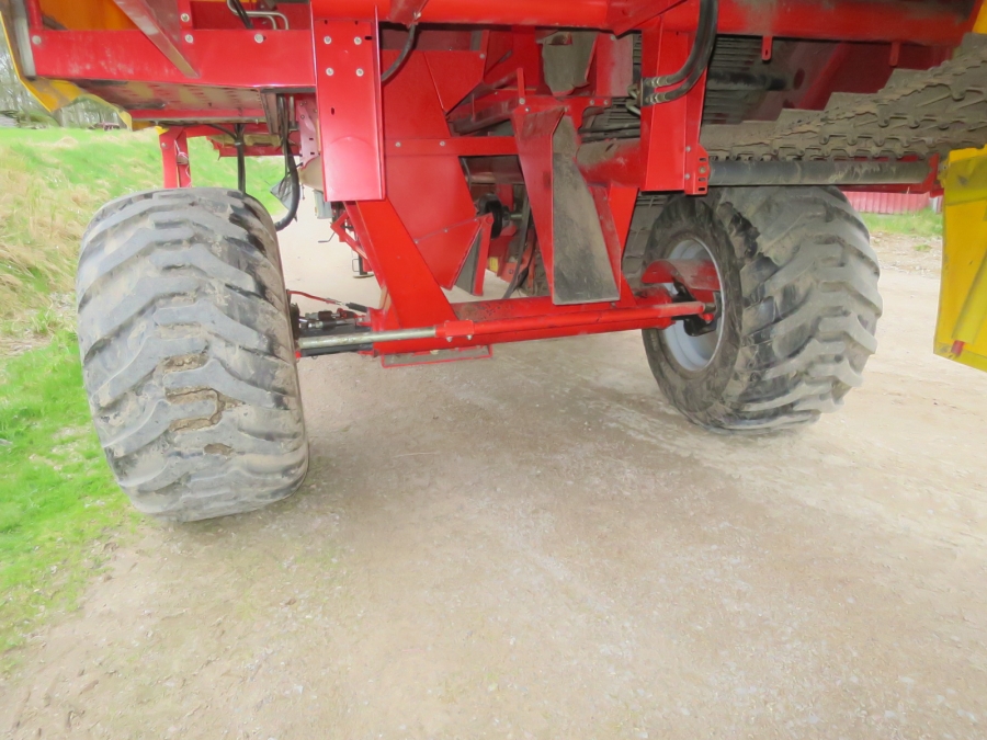 4802 Grimme SE75-40 potato harvester