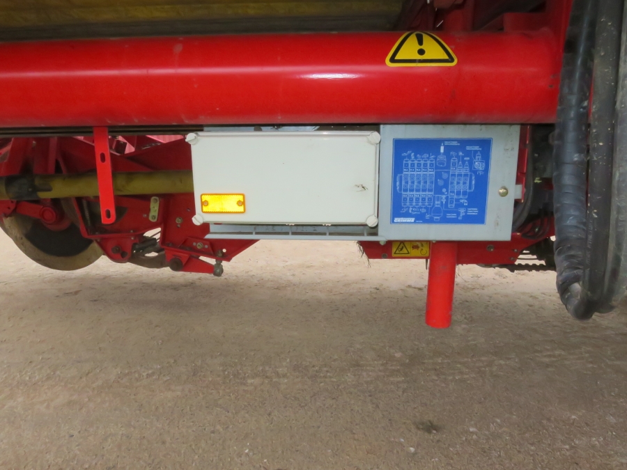 4802 Grimme SE75-40 potato harvester