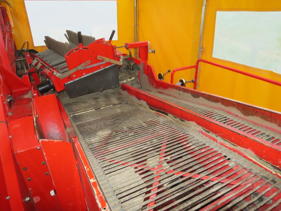 4802 Grimme SE75-40 potato harvester