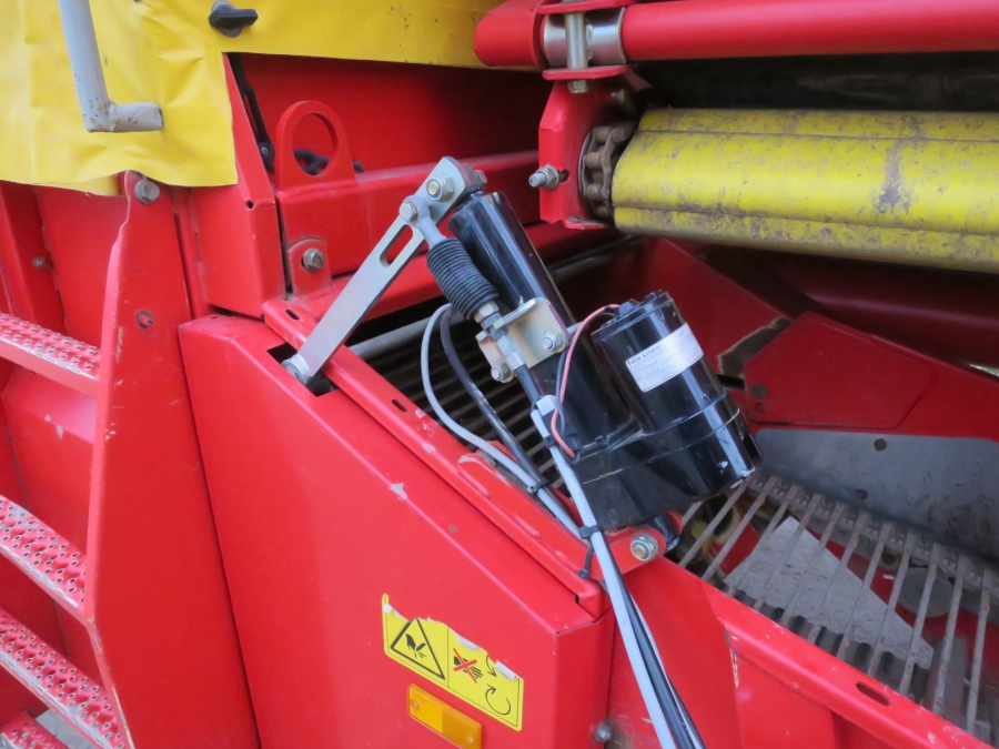 4802 Grimme SE75-40 potato harvester