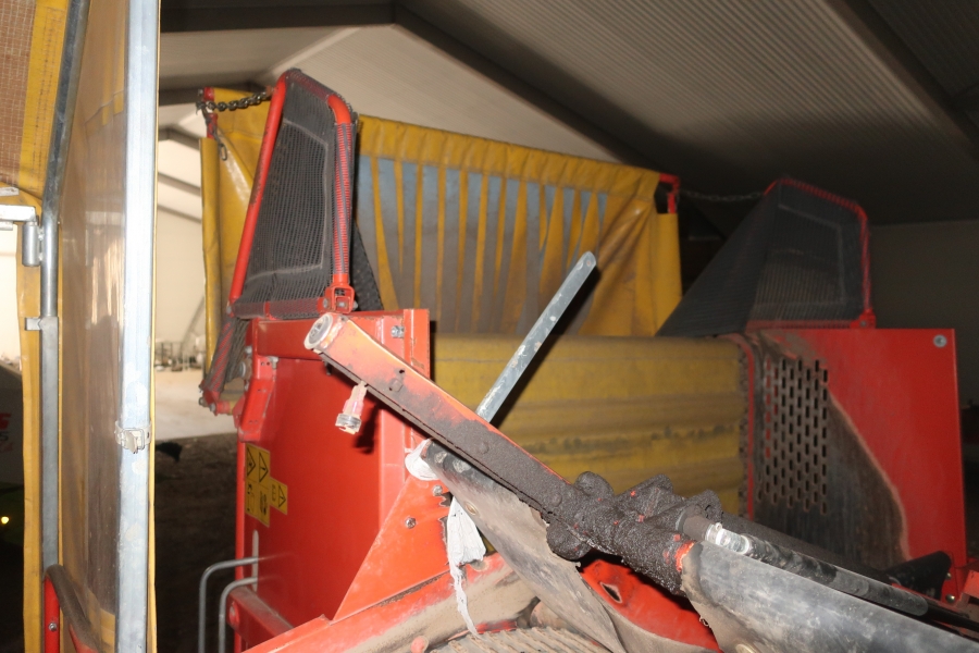 4820 Grimme SE75-30 potato harvester