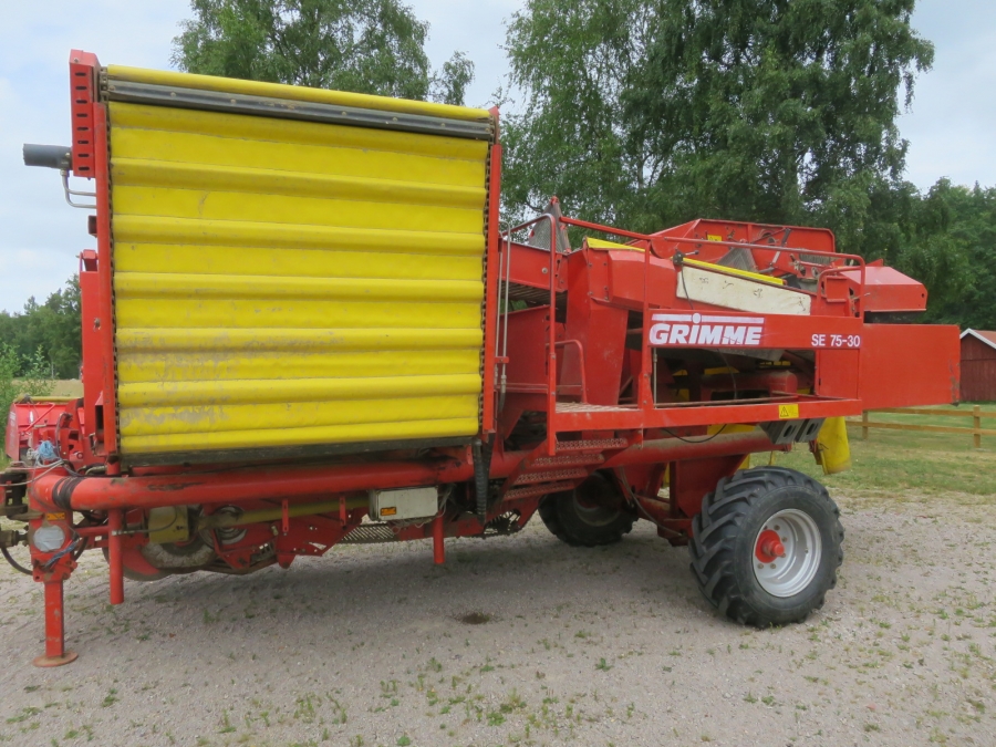 4821 Grimme SE75-30 potato harvester