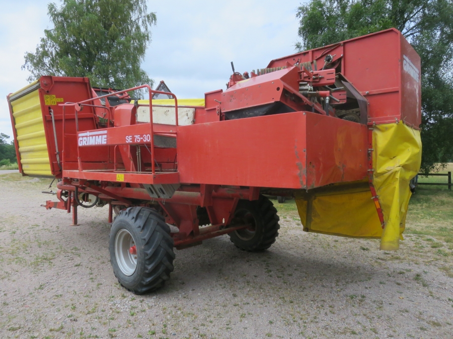 4821 Grimme SE75-30 potato harvester