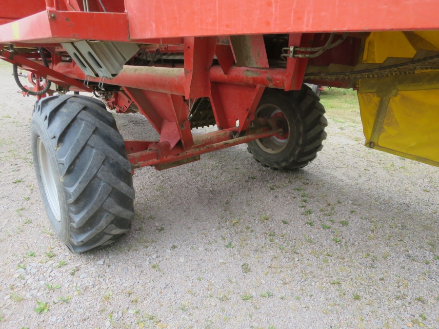 4821 Grimme SE75-30 potato harvester