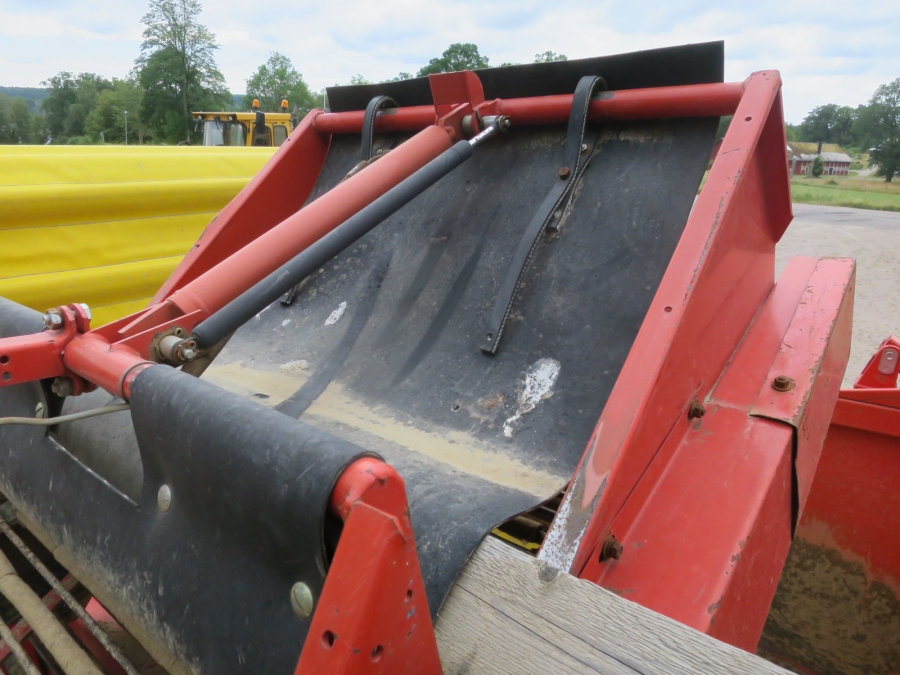 4821 Grimme SE75-30 potato harvester