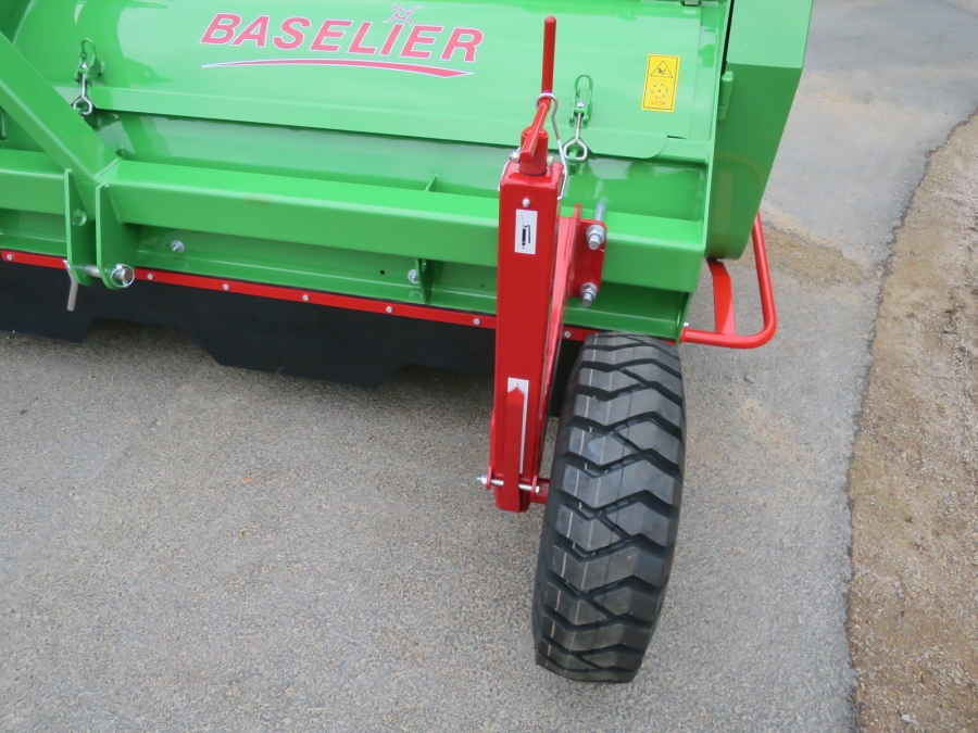 4836 Baselier haulm topper 4LKB320