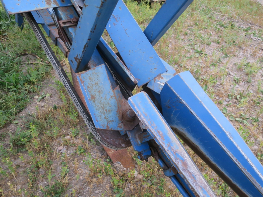 4837 Asa-Lift harvester for bunch carrots