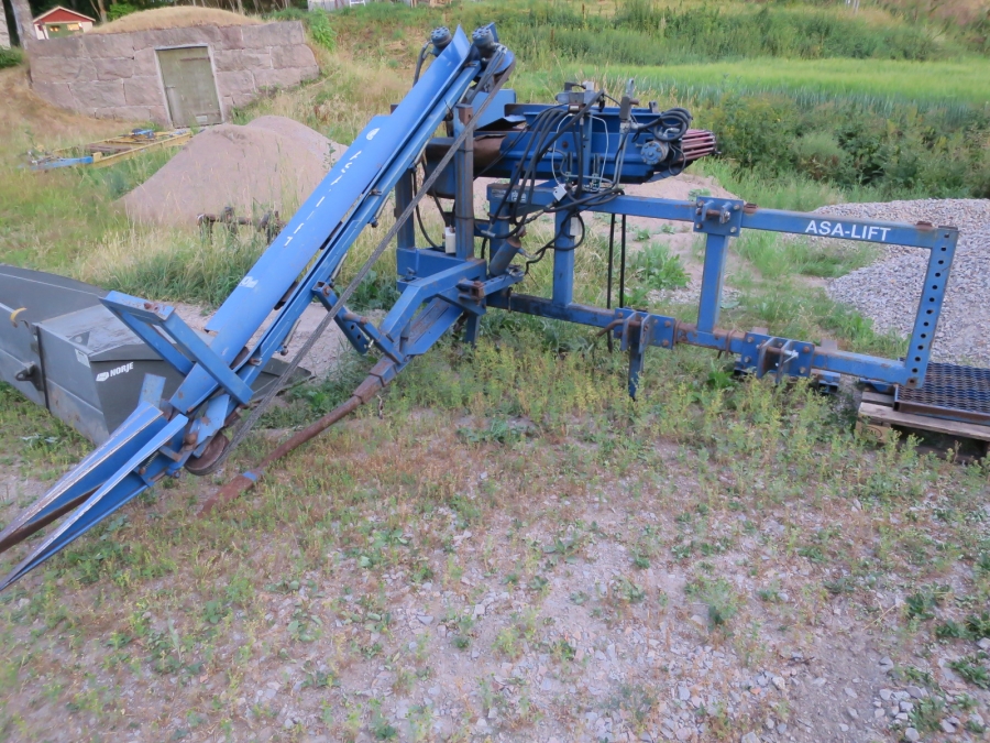 4837 Asa-Lift harvester for bunch carrots