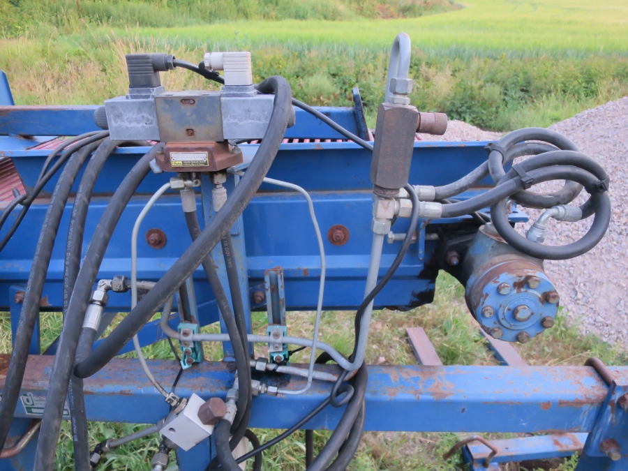 4837 Asa-Lift harvester for bunch carrots