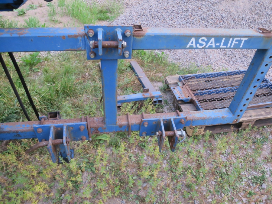 4837 Asa-Lift harvester for bunch carrots
