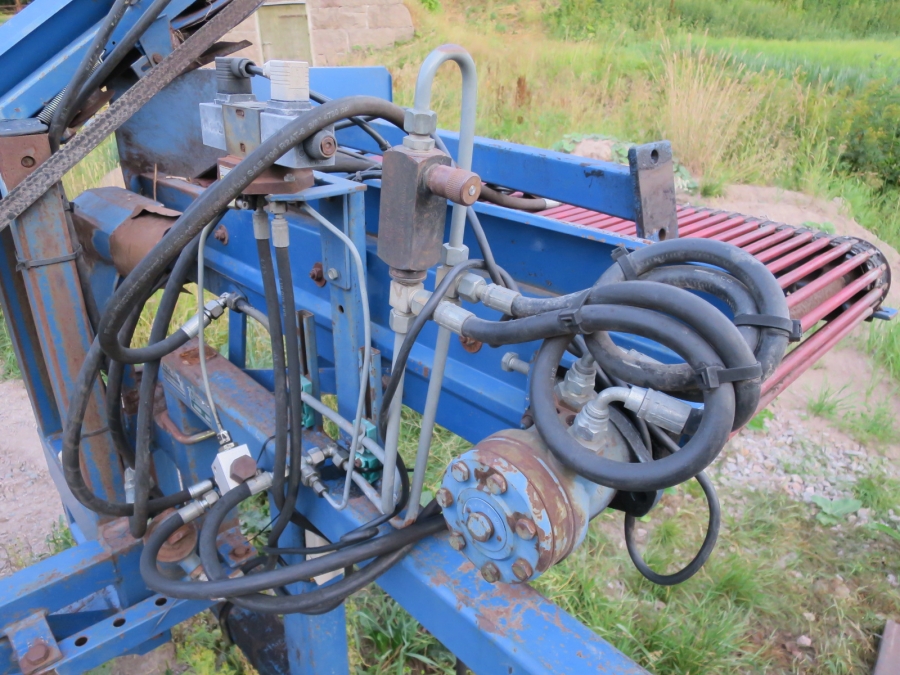 4837 Asa-Lift harvester for bunch carrots