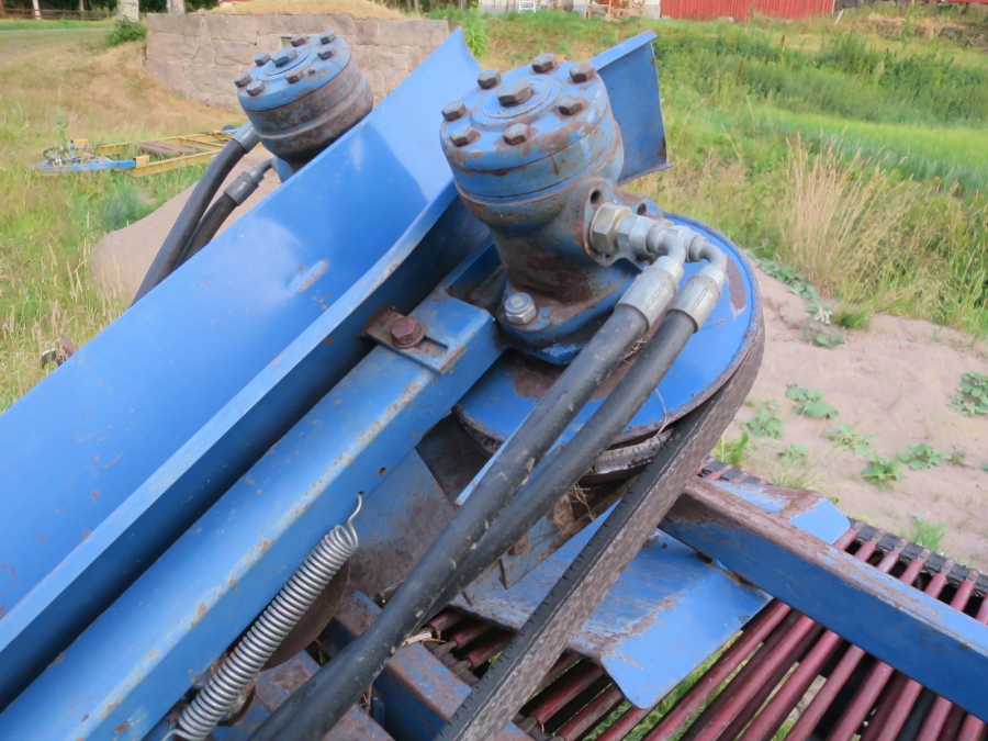 4837 Asa-Lift harvester for bunch carrots