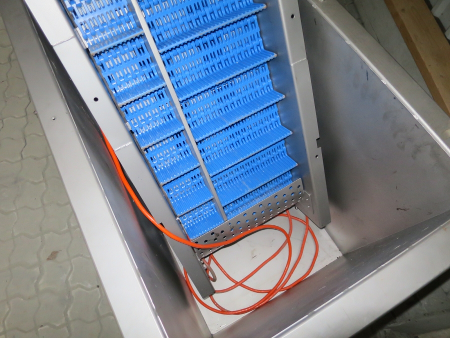 4848 EMVE automatic weigher with dipping bunker