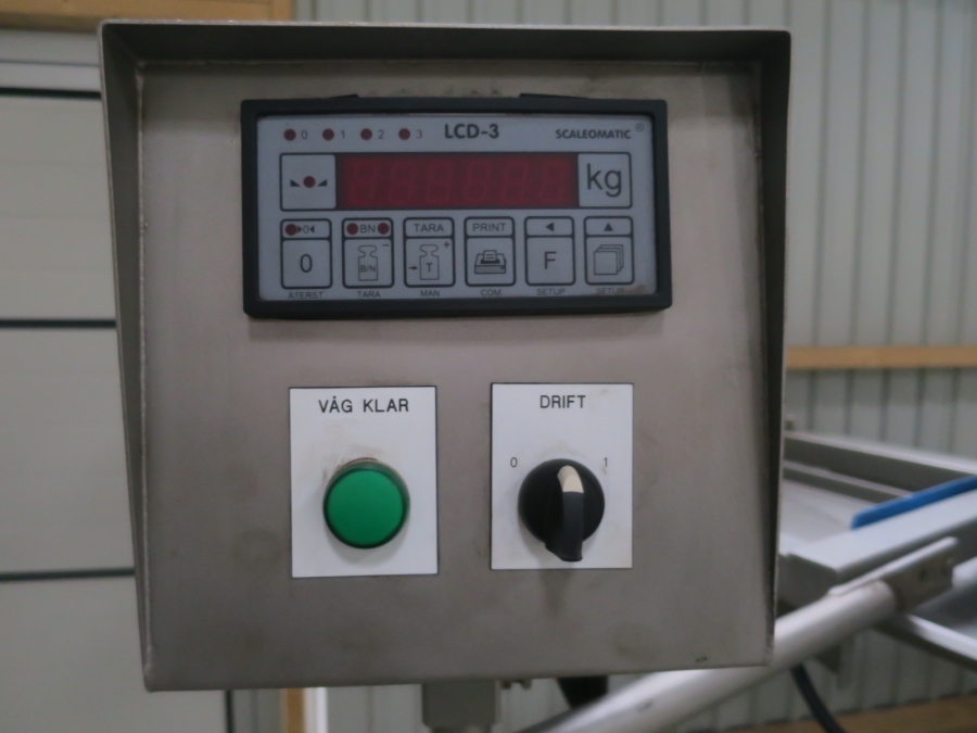 4848 EMVE automatic weigher with dipping bunker