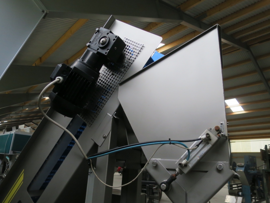 4848 EMVE automatic weigher with dipping bunker