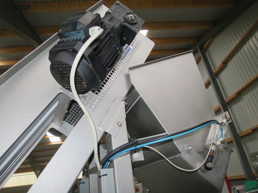 4848 EMVE automatic weigher with dipping bunker