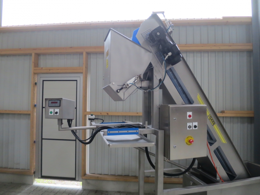 4848 EMVE automatic weigher with dipping bunker