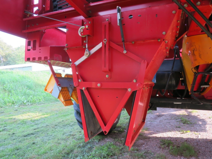 4856 Grimme SE140 potato harvester