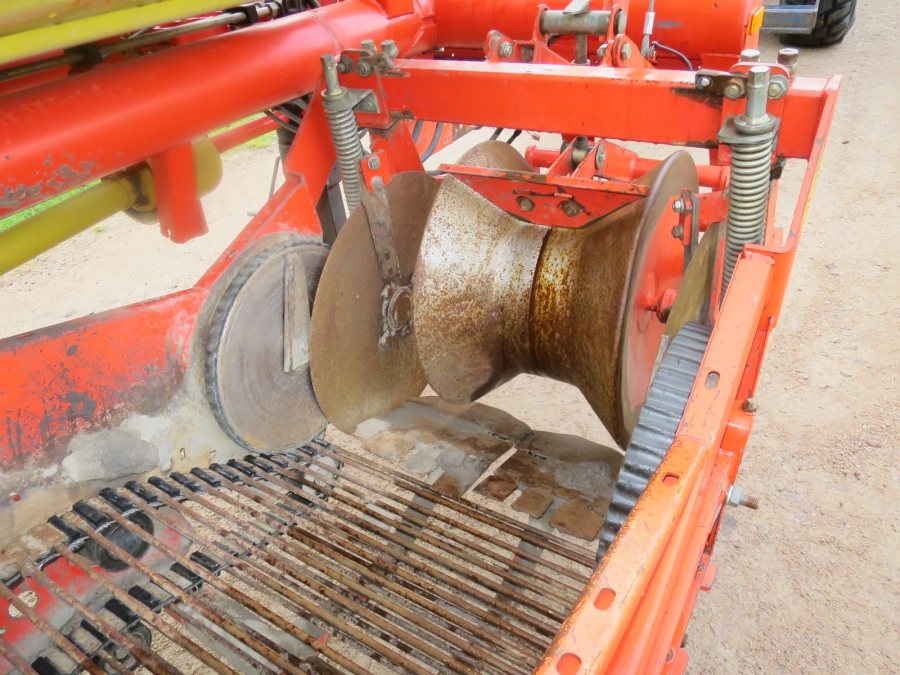 4865 Grimme SE75-30 potato harvester